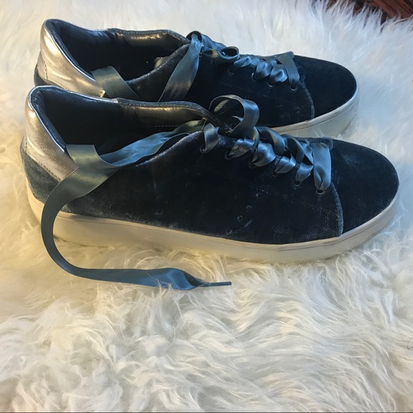 Steve Madden Blue Velvet Sneaker Size 